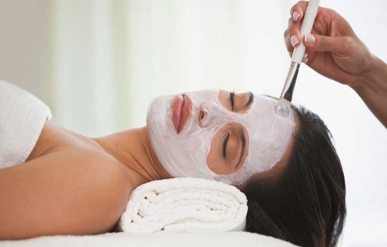 Facial with extractions in Porter Ranch can help you look your best – here’s how